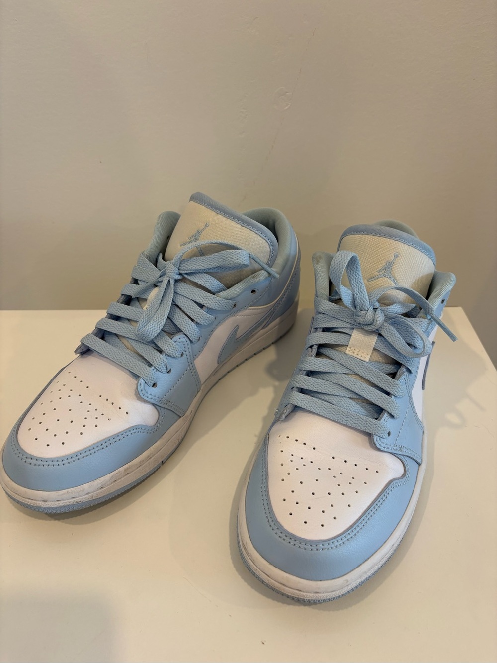 Nike Kids Low-Top Sneakers in White and Light Blue
